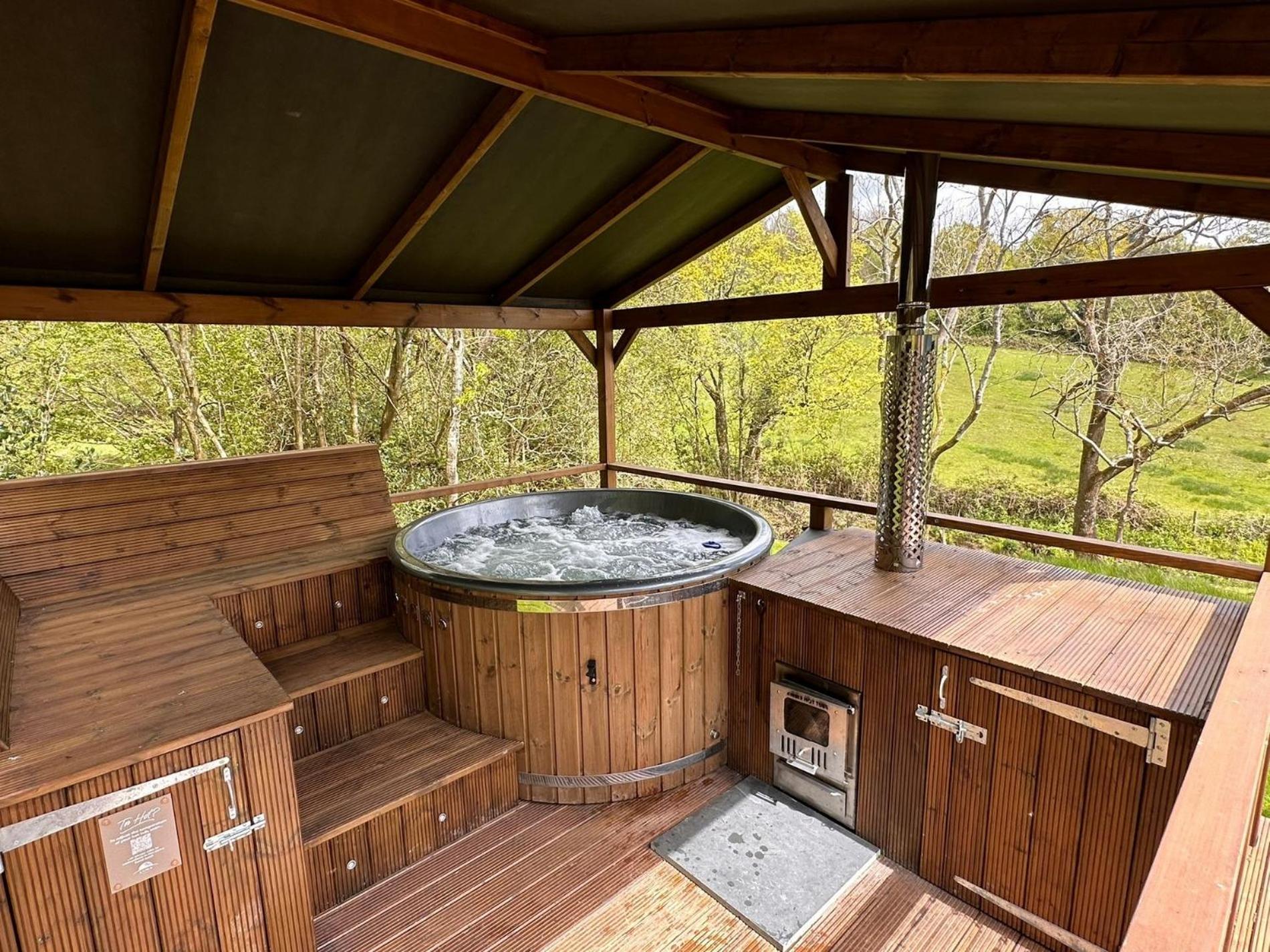 Luna Domes Lodge Chiddingstone