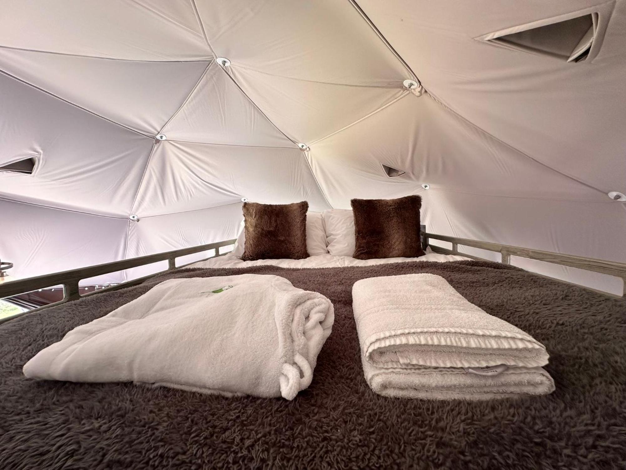 Lodge Luna Domes