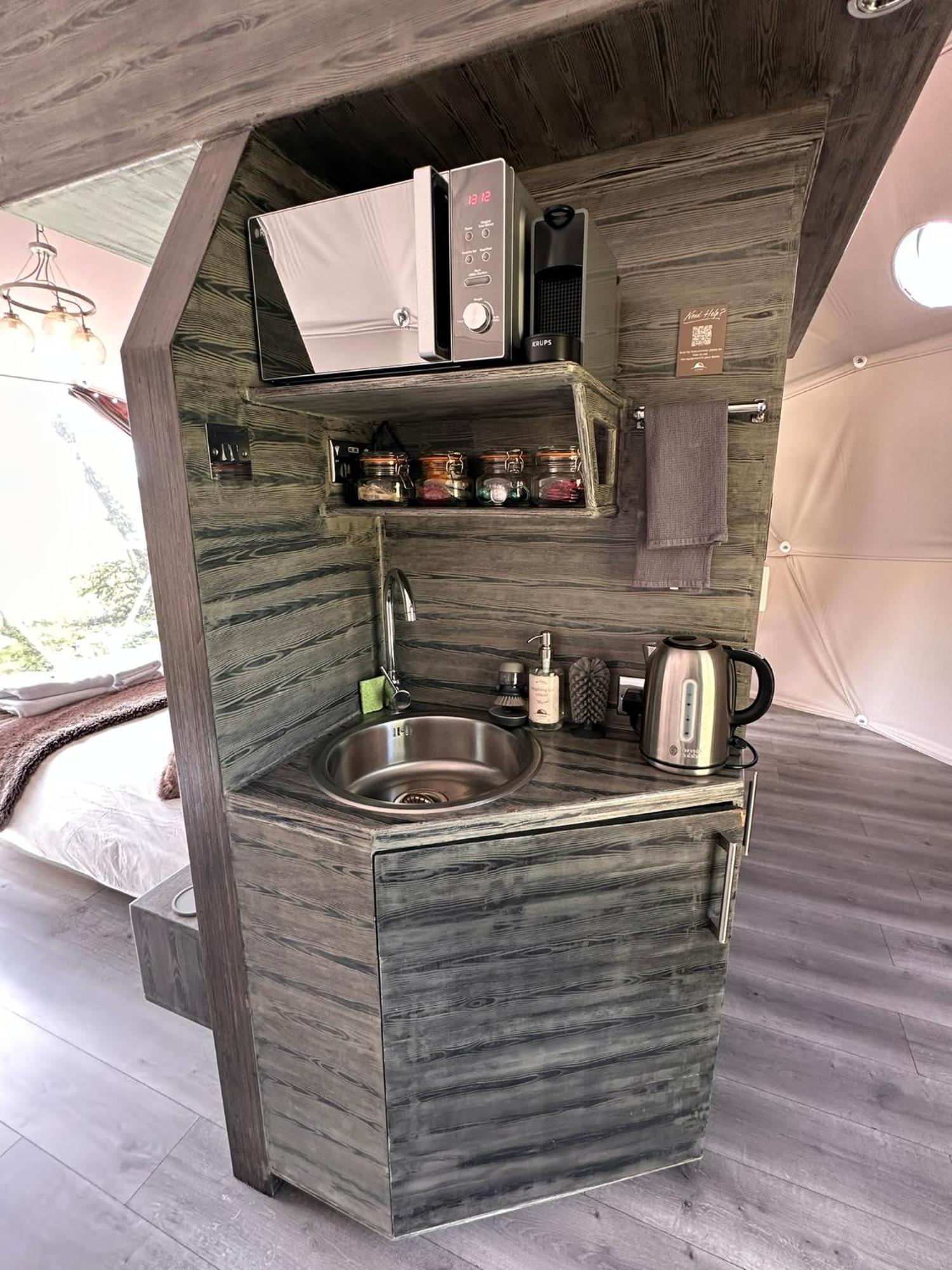 Luna Domes Lodge *