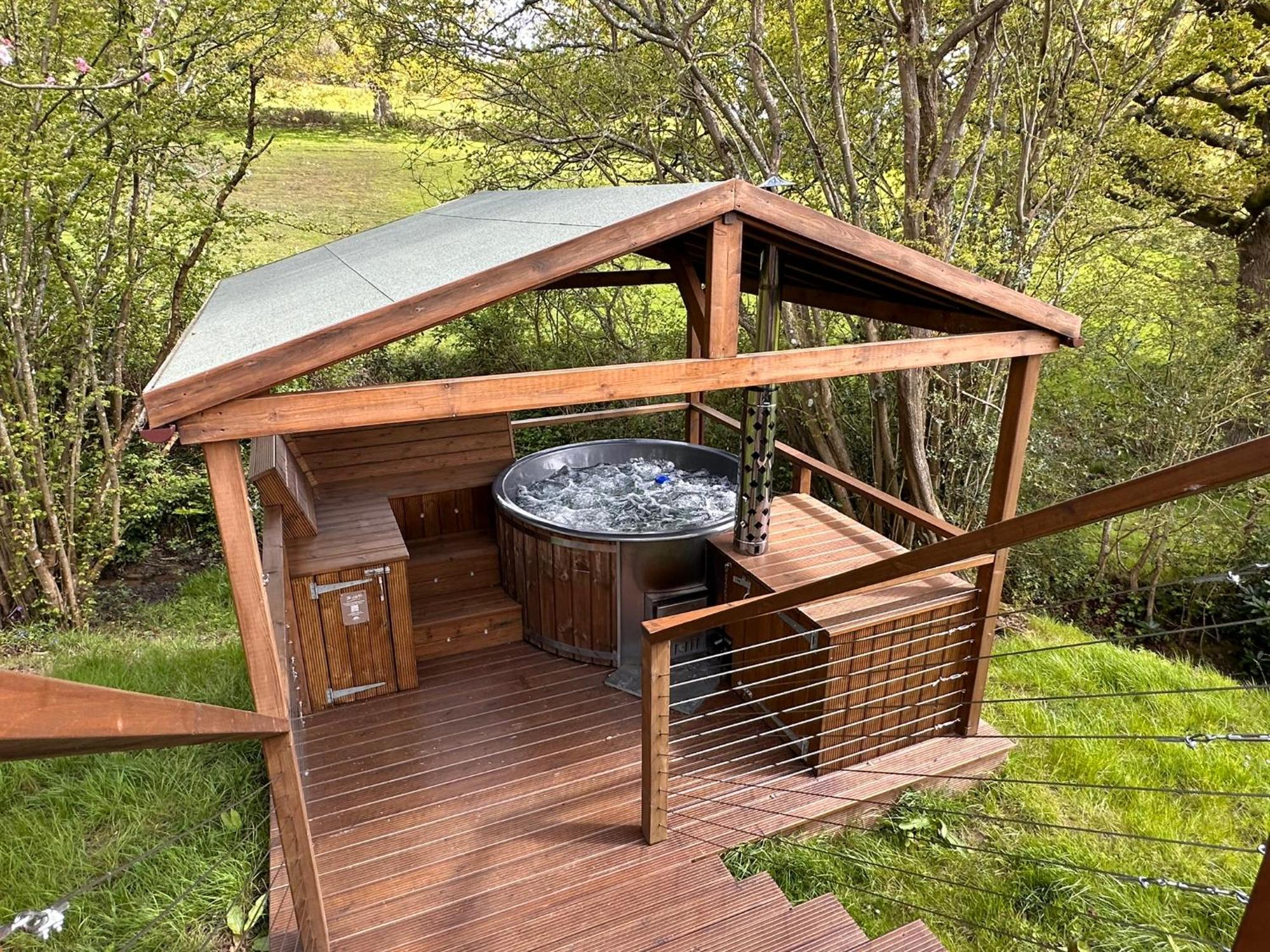 Luna Domes Lodge Chiddingstone